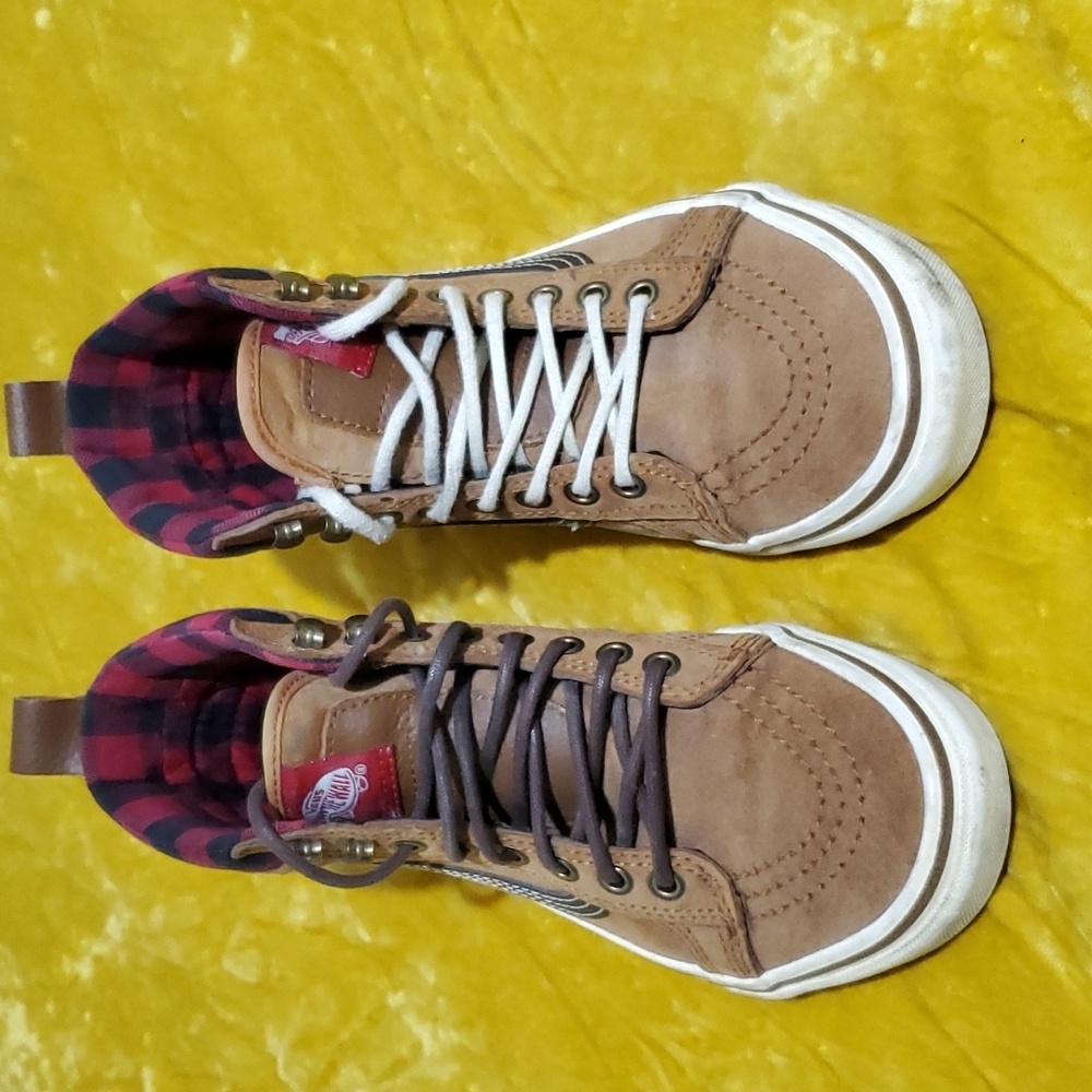 Size 6.5 womans sk8 hi mte tan leather Buffalo check high top